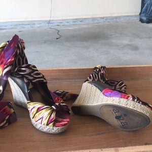 A.N.A wedges size 7 ties around ankle